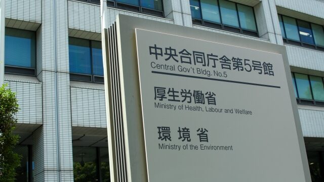 厚生労働省「更年期症状・障害に関する意識調査」で〇〇が浮き彫りに！？
