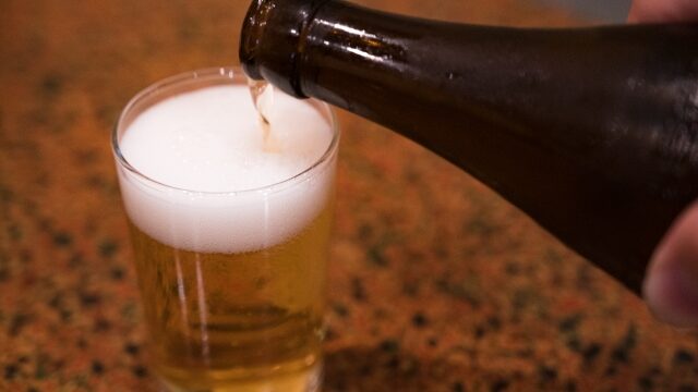 男性更年期障害になったらアルコールは飲んでいいの？　その量は？　飲み方は？　徹底解説します。
